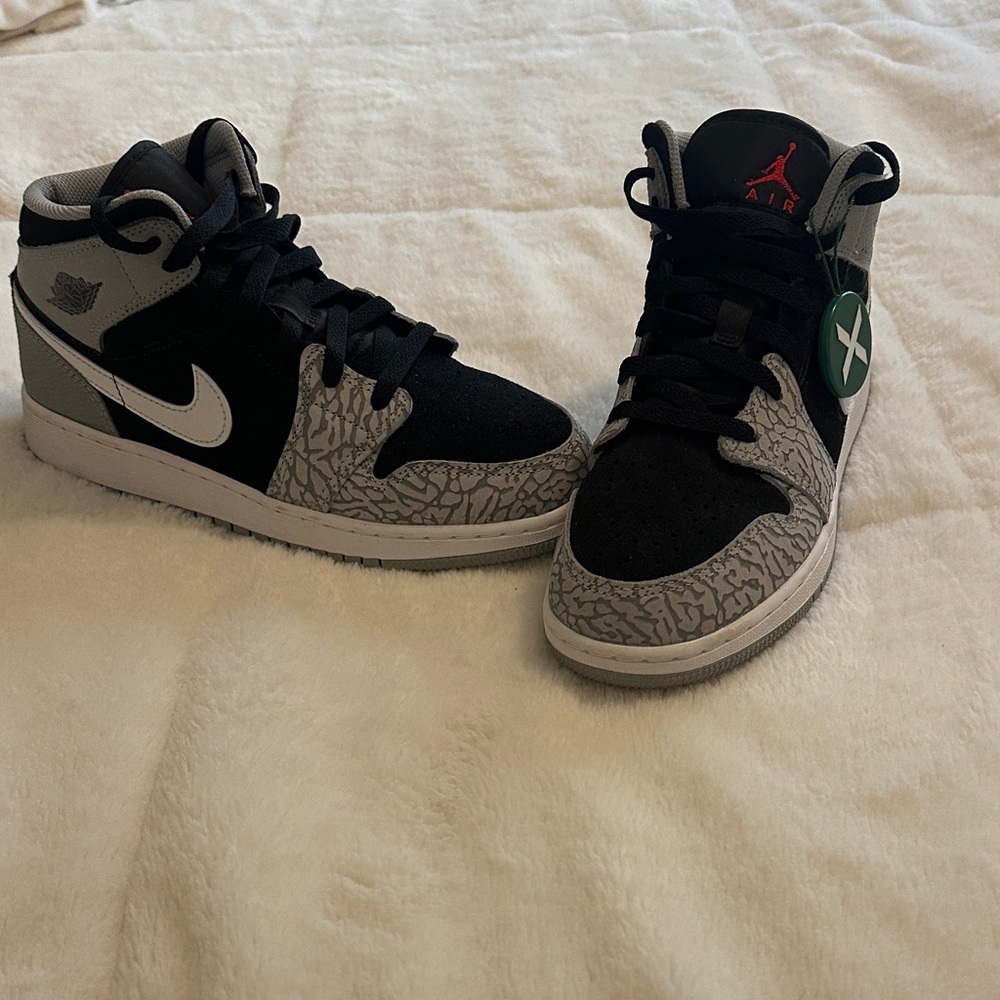 Jordan 1 Mid SE Elephant Print